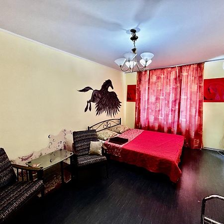 Apartment Near Train Station And Close To City Center Киев Екстериор снимка