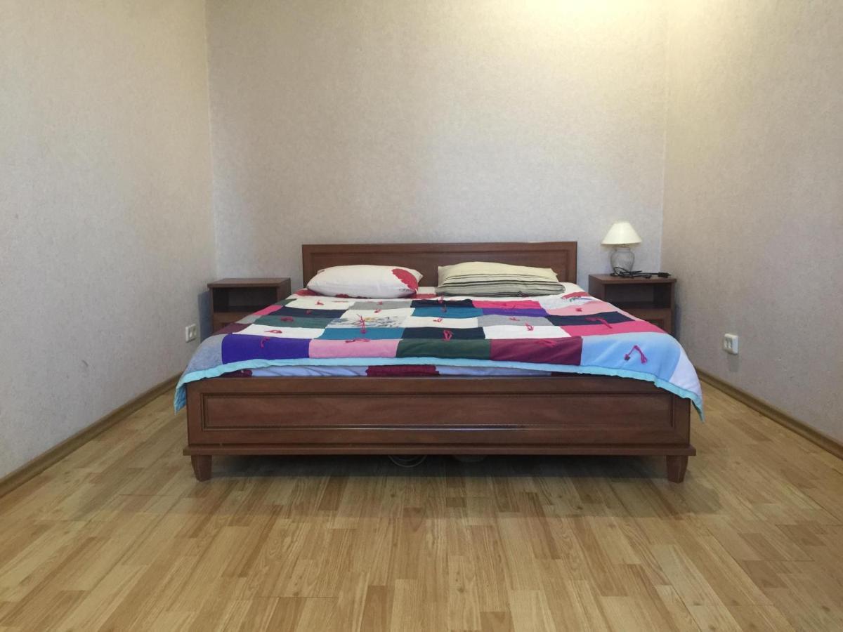 Apartment Near Train Station And Close To City Center Киев Екстериор снимка