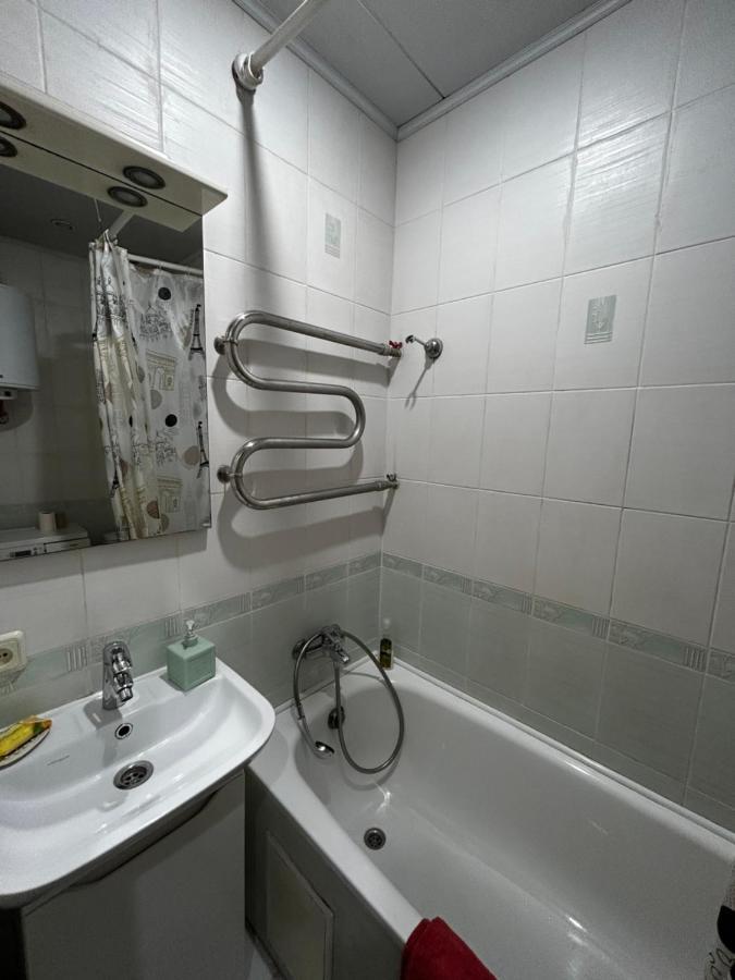 Apartment Near Train Station And Close To City Center Киев Екстериор снимка