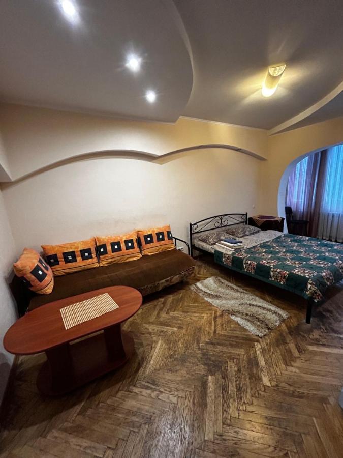 Apartment Near Train Station And Close To City Center Киев Екстериор снимка